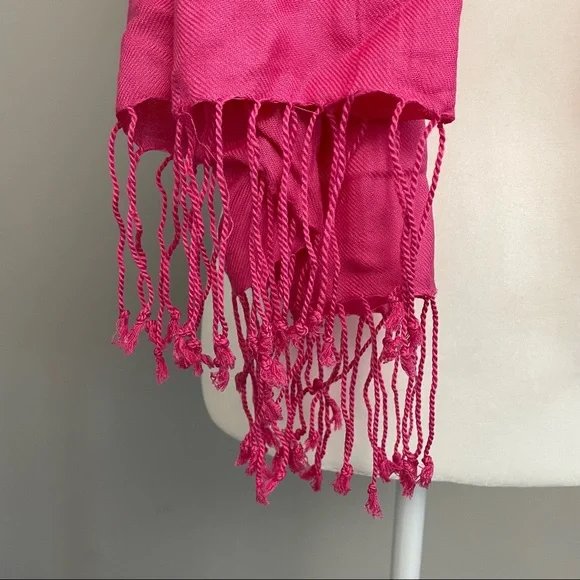 NWT Bijoux Terner Solid Fuchsia/Hot Pink Pseudo Pashmina Fringed Oblong Scarf - Picture 3 of 7